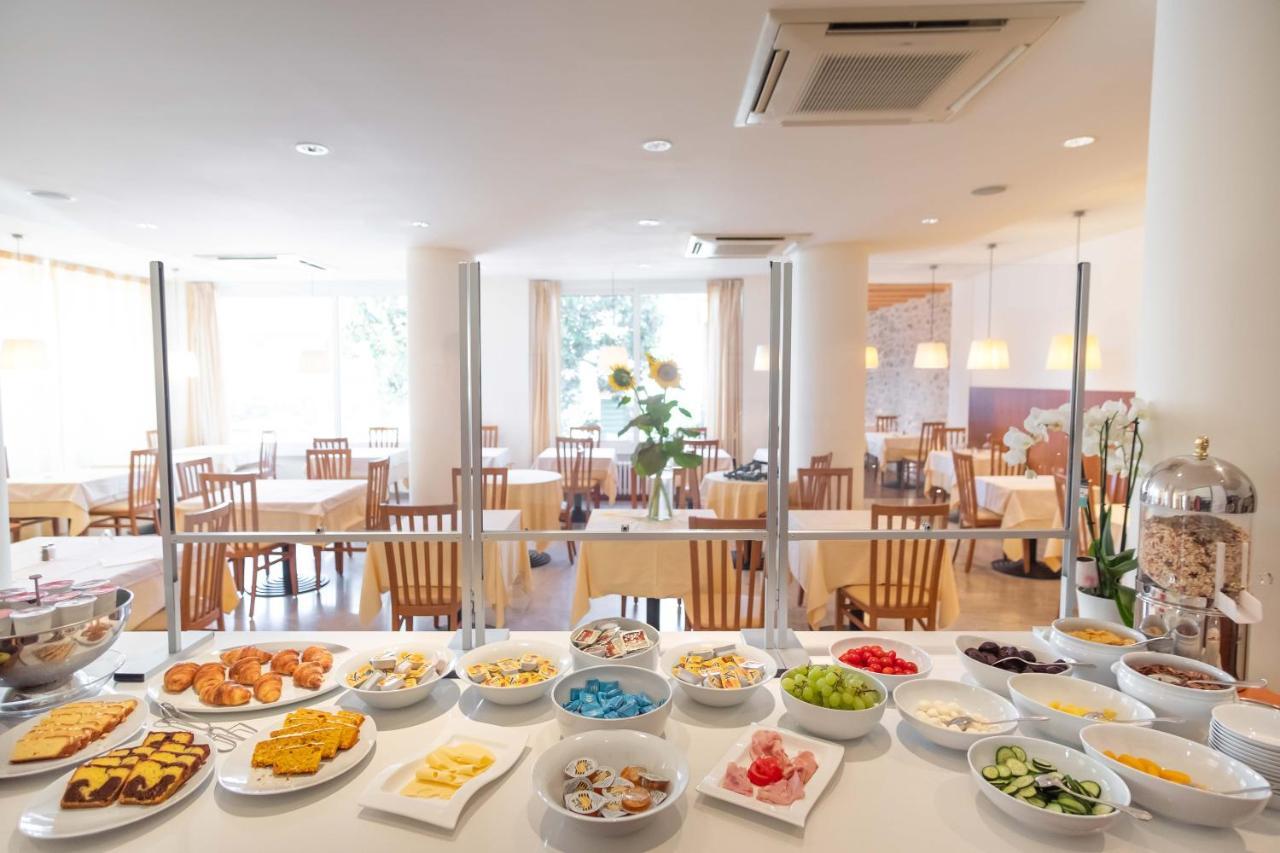 Hotel Romeo Torri del Benaco Kültér fotó